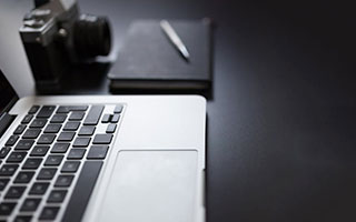 kaiyun体育app-战术的较量：两位教练在场边互相博弈，战术大师 教练