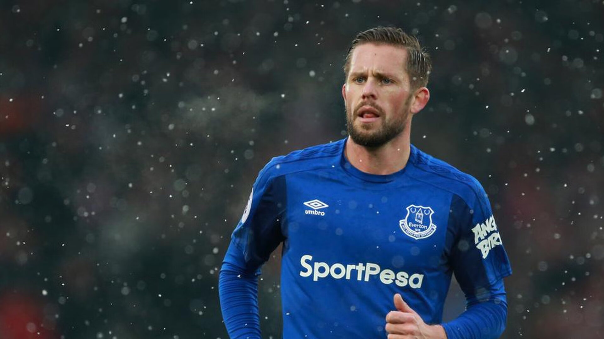 广州队防守表现稳固,广州队球员表现