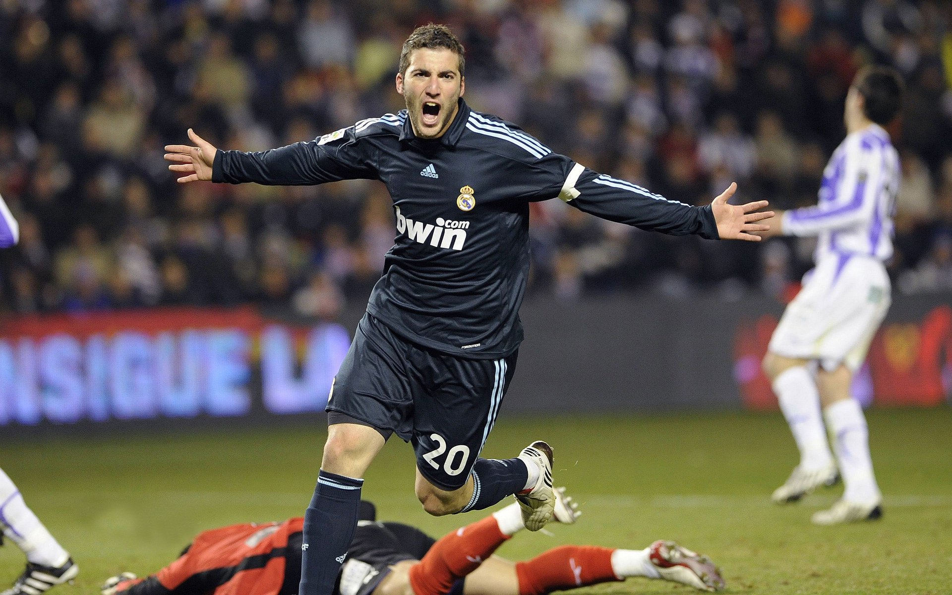 开云体育APP下载-瓦伦西亚主场1-1战平西班牙人，进攻端表现平平，瓦伦西亚队主场